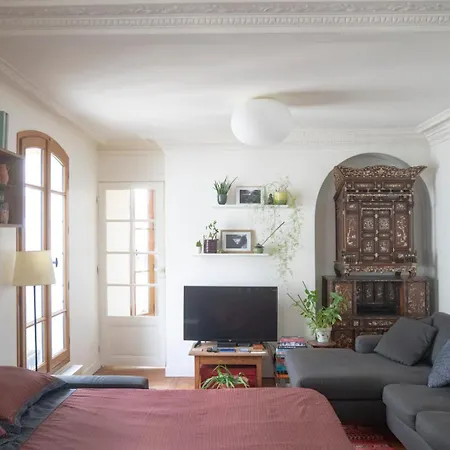 Chaleureux Parisien Apartment *