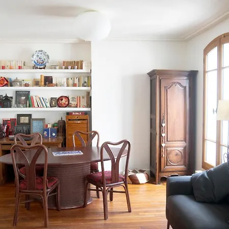 Chaleureux Parisien Apartment *